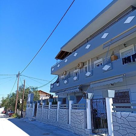 Seven Seas Apartments Artémida Eksteriør bilde