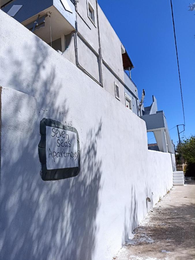 Seven Seas Apartments Artémida Eksteriør bilde