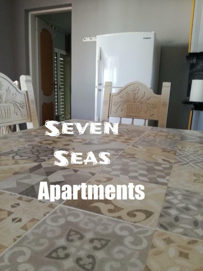 Seven Seas Apartments Artémida Eksteriør bilde