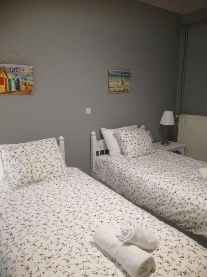 Seven Seas Apartments Artémida Eksteriør bilde