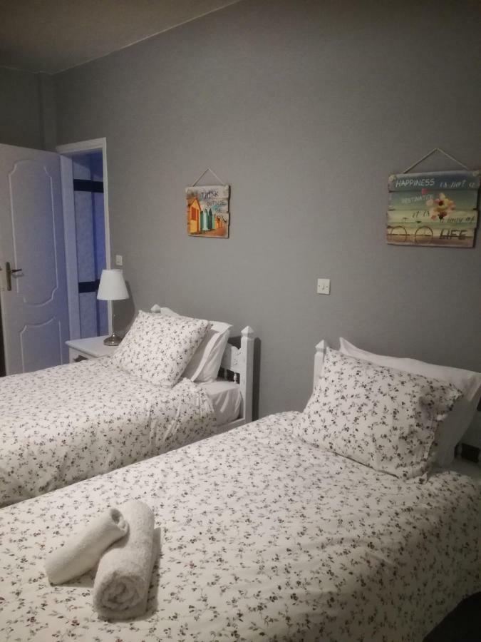 Seven Seas Apartments Artémida Eksteriør bilde