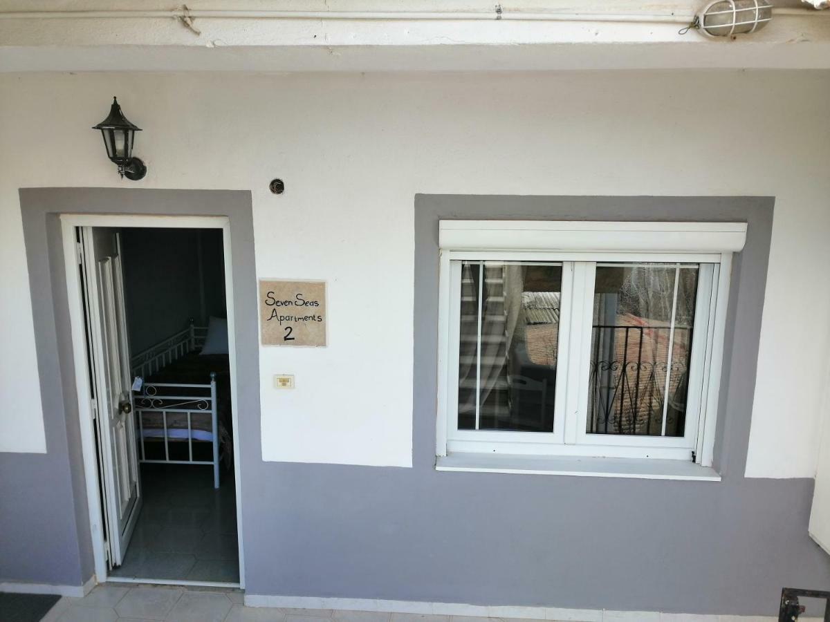 Seven Seas Apartments Artémida Eksteriør bilde