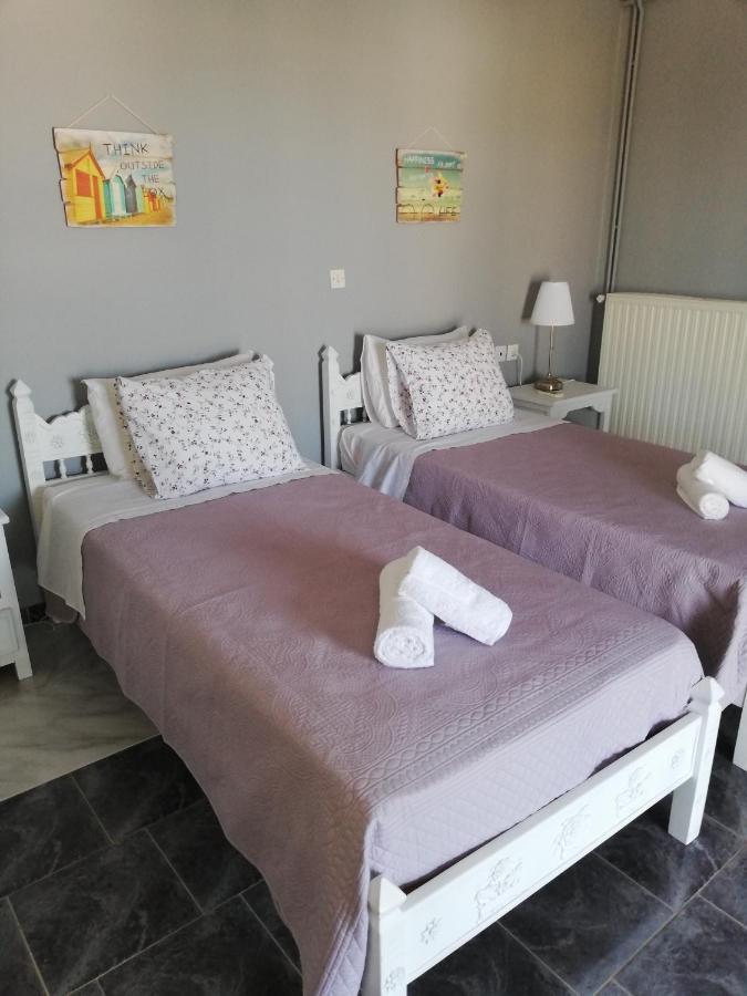 Seven Seas Apartments Artémida Eksteriør bilde