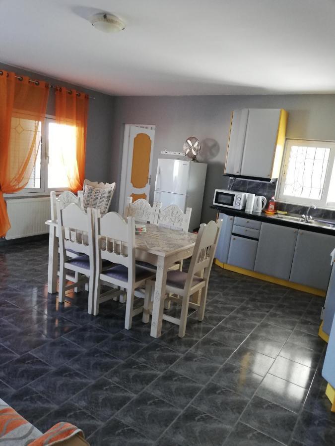 Seven Seas Apartments Artémida Eksteriør bilde
